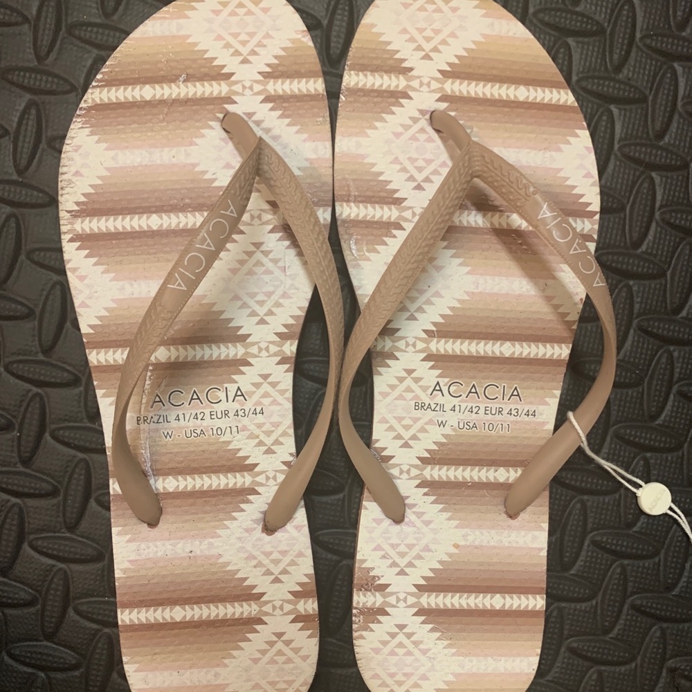 Acacia women’s flip flops. US size 10-11. New.